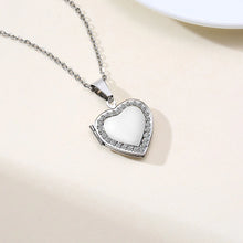 Load image into Gallery viewer, Romantic Heart Locket