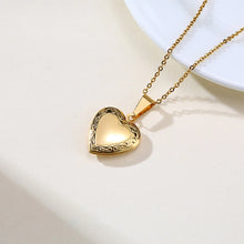 Load image into Gallery viewer, Romantic Heart Locket